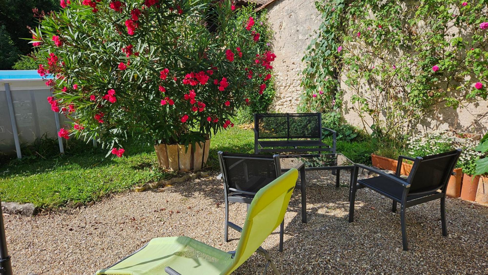 Chambres Et Gites Les Deux Chenes Pres De Bergerac Le Fleix Exteriör bild