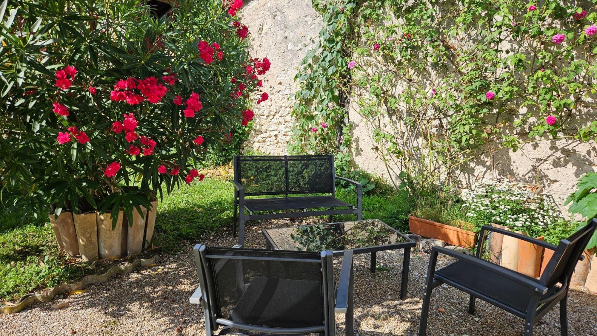 Chambres Et Gites Les Deux Chenes Pres De Bergerac Le Fleix Exteriör bild