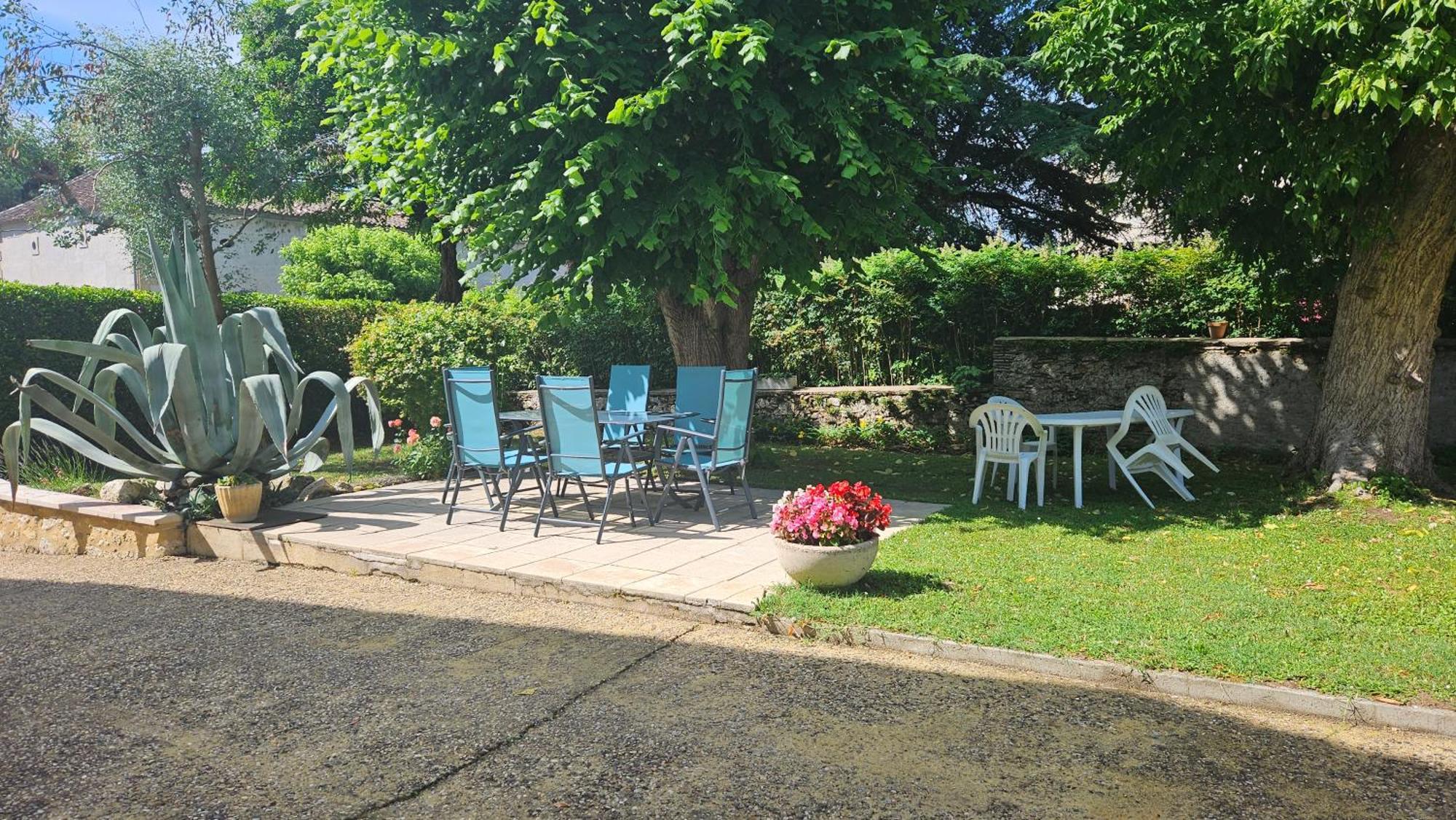 Chambres Et Gites Les Deux Chenes Pres De Bergerac Le Fleix Exteriör bild