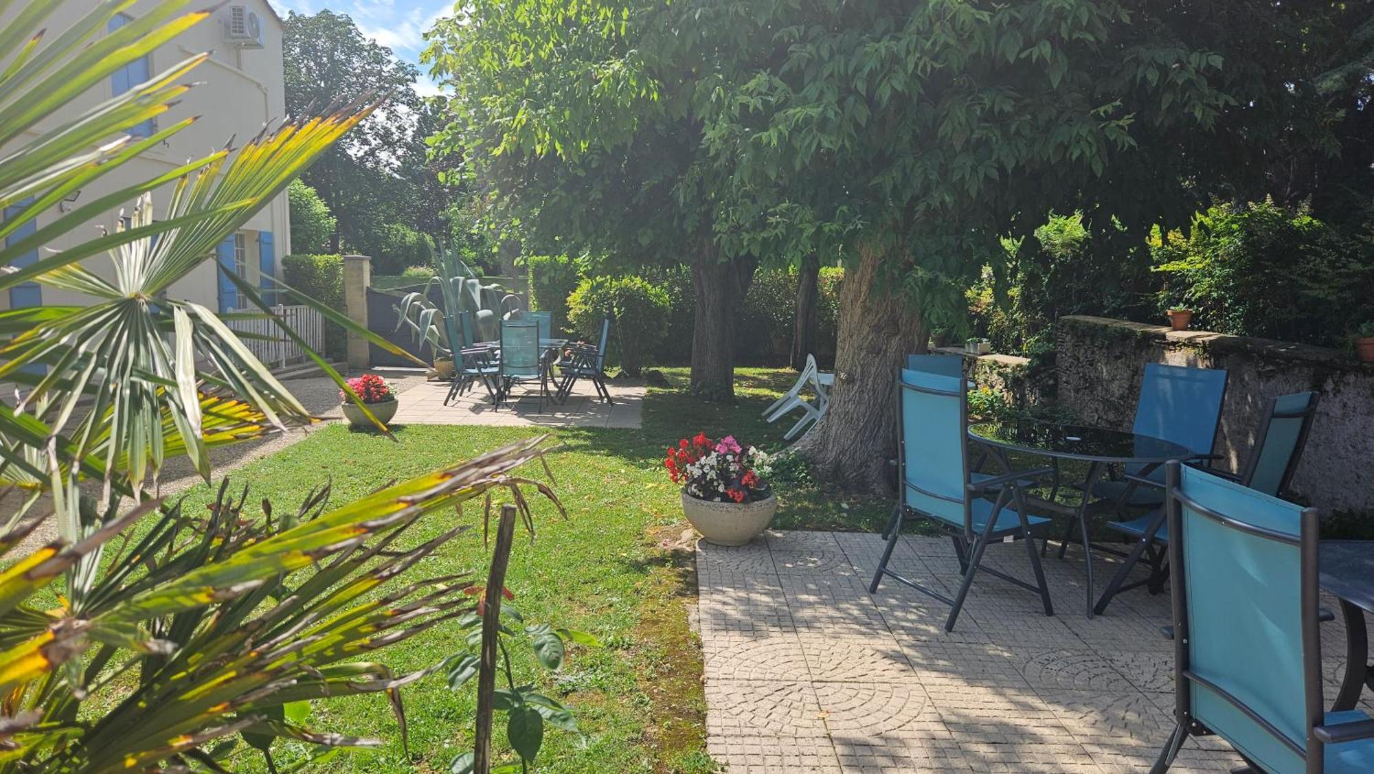 Chambres Et Gites Les Deux Chenes Pres De Bergerac Le Fleix Exteriör bild