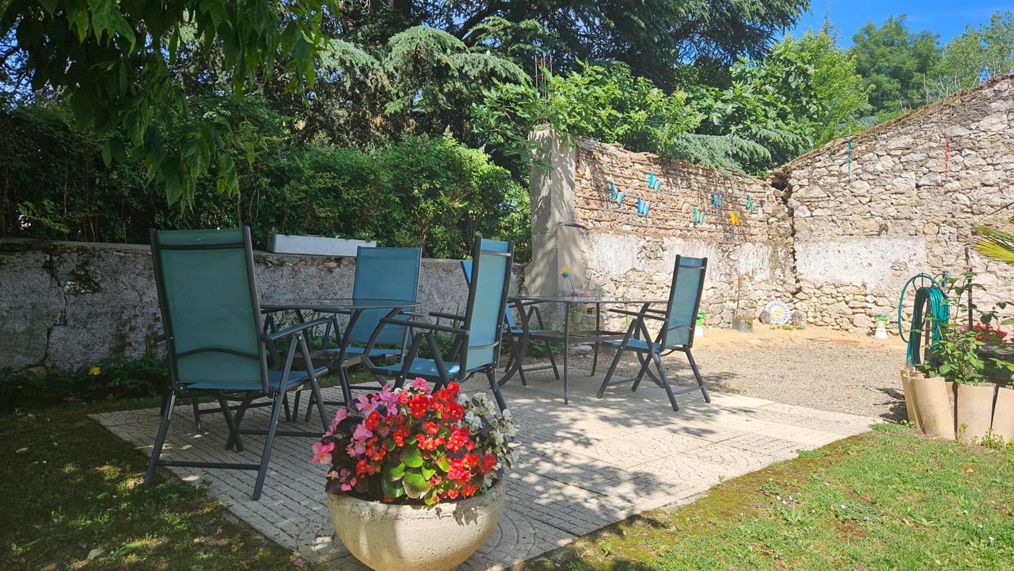 Chambres Et Gites Les Deux Chenes Pres De Bergerac Le Fleix Exteriör bild